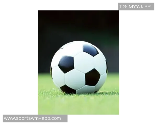 足球传奇之一号球员：从绿茵场到全球瞩目的超级巨星成长之路